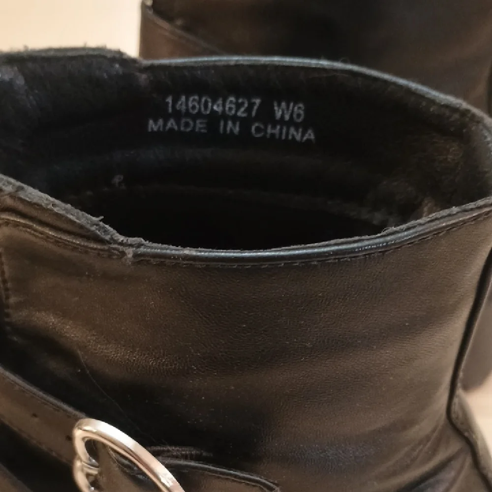 Hot Topic Black Combat Boots with Heart Details - Picture 5 of 6